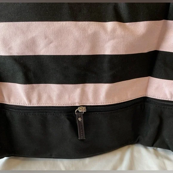 NWT Victoria’s Secret Weekender Tote Black and Pink Expands with shoulder strap - Picture 9 of 15